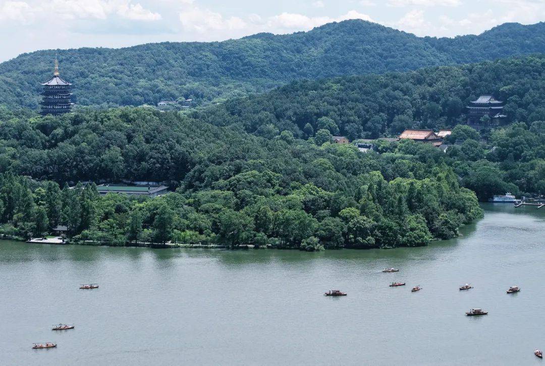 src, 杭州市西湖, 群里中