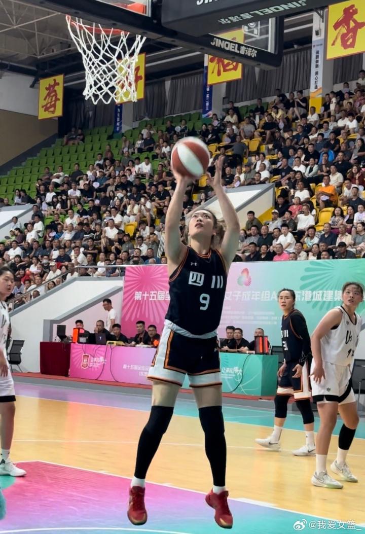 篮板, 十五运会女, 四川队更是
