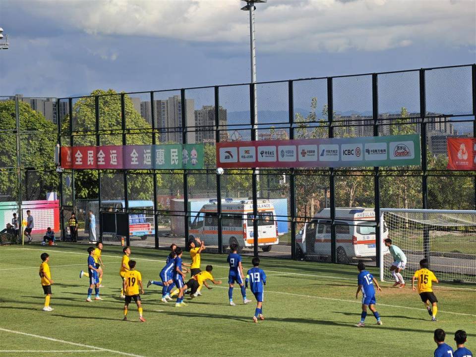 左脚横传中, 左脚推射近